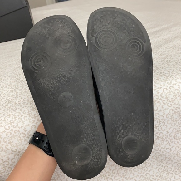 GUCCI Authentic Black Rubber Slides - Picture 5 of 8